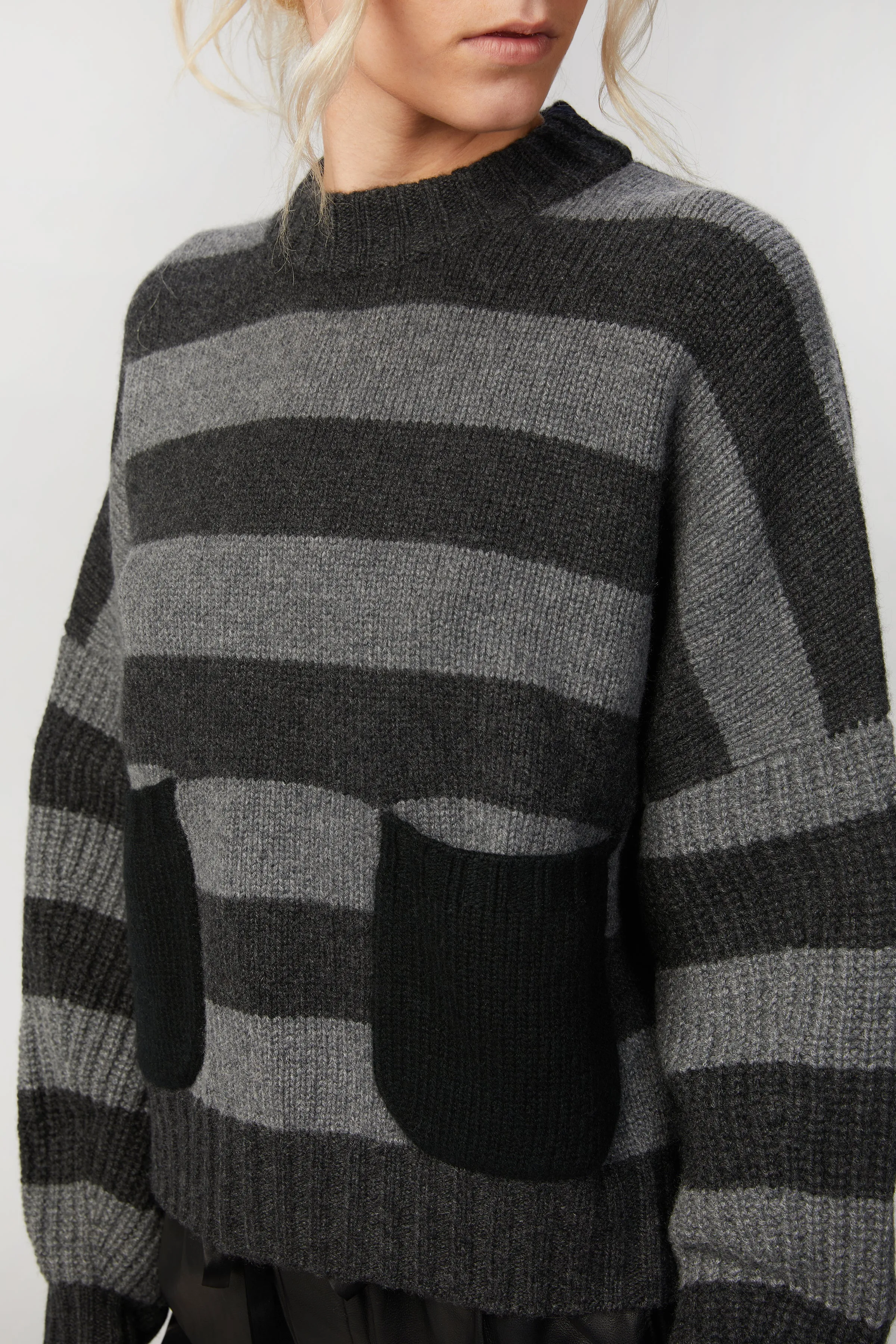 LUXE CASHMERE CROPPED CREWNECK SWEATER